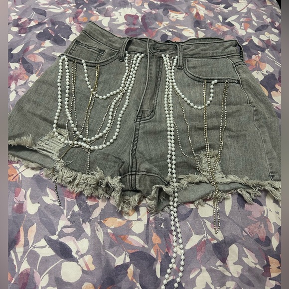 Grey denim stretchy pearl and chains shorts - Picture 2 of 6